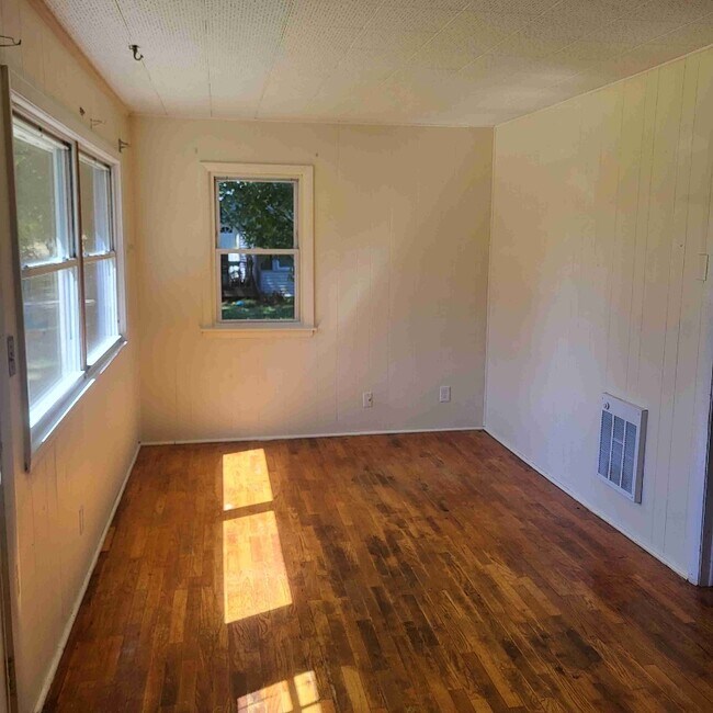 Building Photo - 3035 Hill Rd