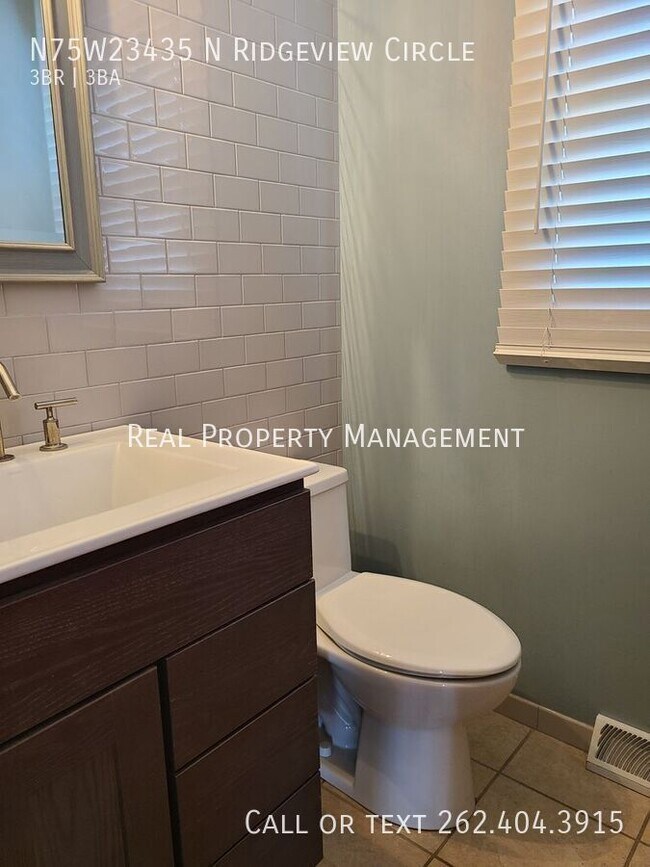 Building Photo - N75W23435 N Ridgeview Cir