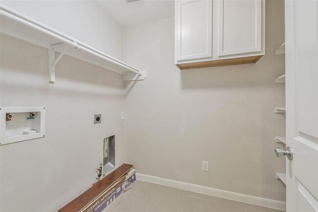 Building Photo - 7718 Shavano Ln