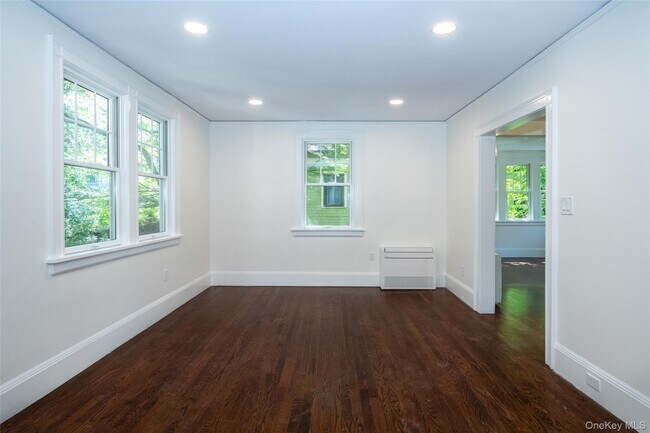 Building Photo - 162 Rockingstone Ave