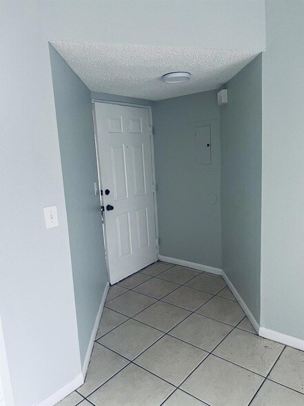 Building Photo - 1564 SE Royal Green Cir