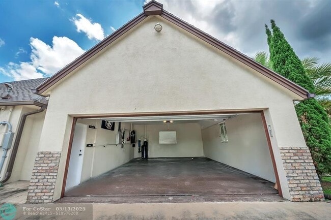 Building Photo - 4920 SW 170th Ave