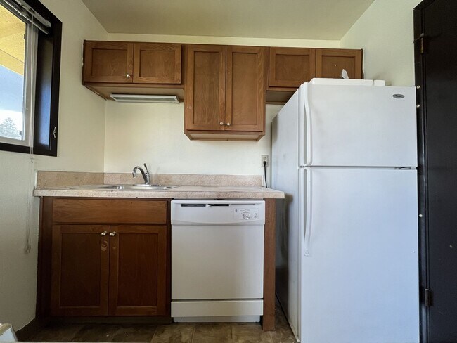 Building Photo - Spacious 3 Bedroom with Bonus Living Area, Patio & Built in Fireplace