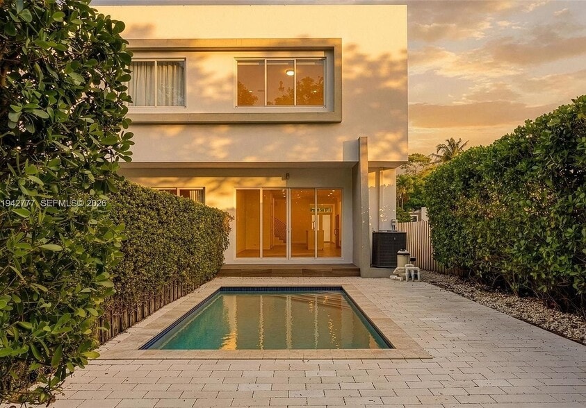 Building Photo - 2852 SW 32nd Ct