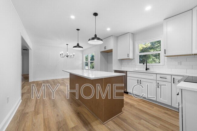 Building Photo - 3503 Linwood Rd