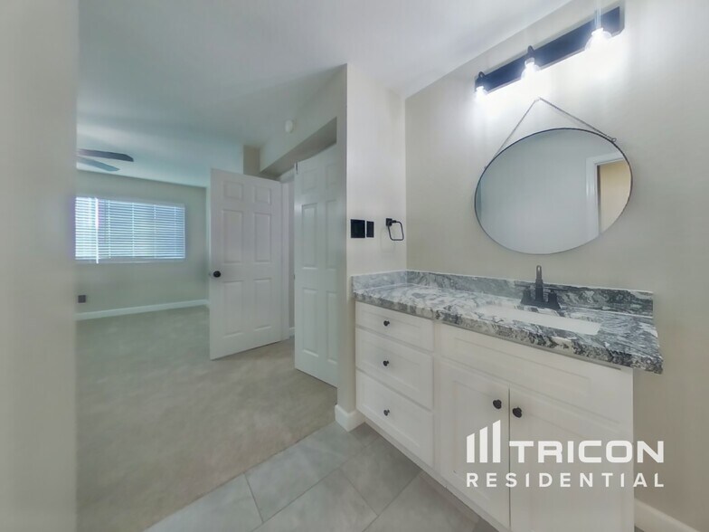 Building Photo - 4007 E Apollo Rd