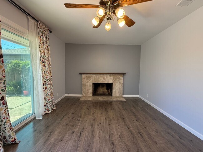 Building Photo - Updated Single Story Home located in Desirable Glenmoor Neighborhood of Fremont