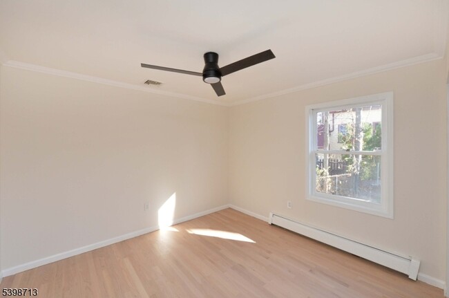 Building Photo - 9 Bergen St