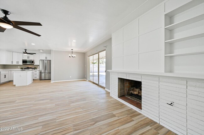 Building Photo - 1226 W Rancho Dr
