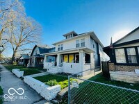 Building Photo - 417 N Gladstone Ave