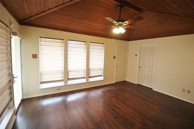 Building Photo - 906 Moore St