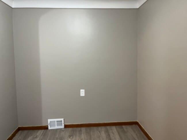 Building Photo - Lovely renovated 3 bedroom house