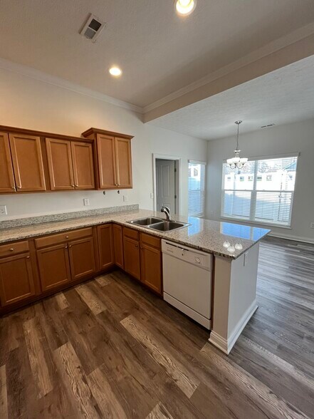 Building Photo - 6897 Rothwell St