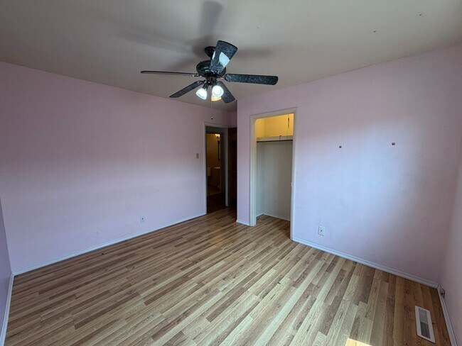 Building Photo - Cozy 4 Bedroom 2 Bathroom Home In The NE!