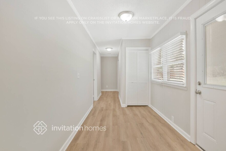 Building Photo - 4108 Campbell St NE