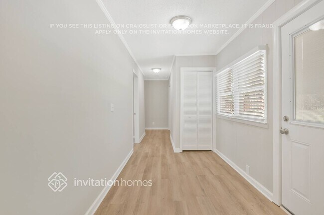 Building Photo - 4108 Campbell St NE