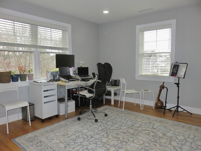 Building Photo - 32 Gale St