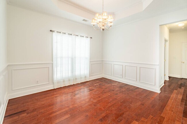 Building Photo - 256 Southbank Dr