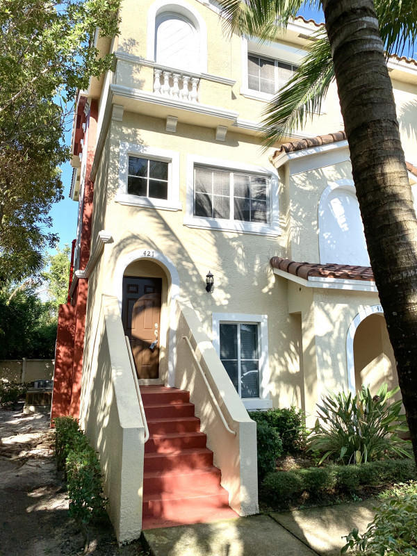 Building Photo - 421 Bayfront Dr