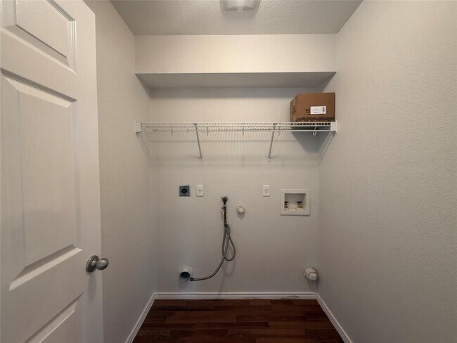 Building Photo - 408 N Cascades Ave