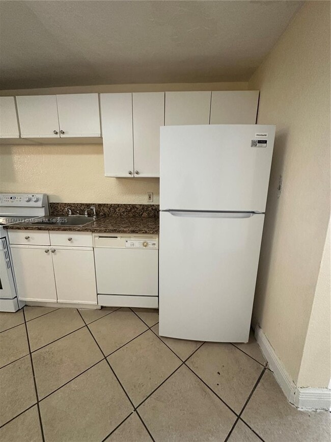 Building Photo - 4041 SW 50th St