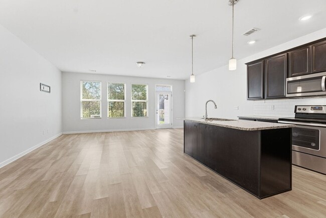 Building Photo - Murfreesboro Townhome