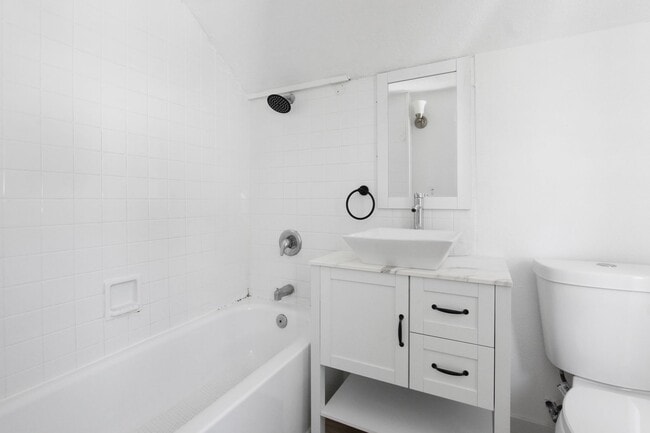 Building Photo - Wood St Home