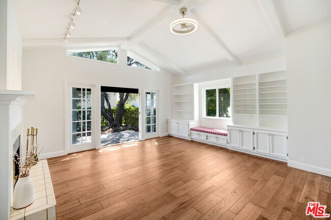 Building Photo - 2401 Olive Ave