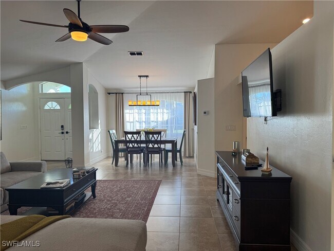 Building Photo - 911 SE 21st Ln