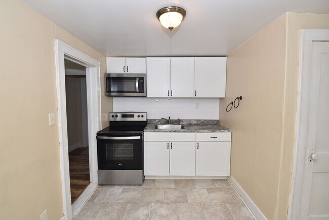 Building Photo - 135 E Eckman St