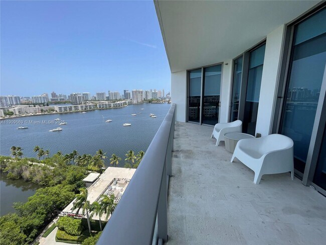 Building Photo - 17301 Biscayne Blvd