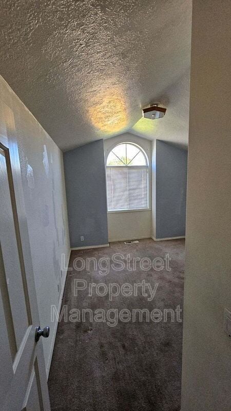 Building Photo - 2565 Burlington St NE