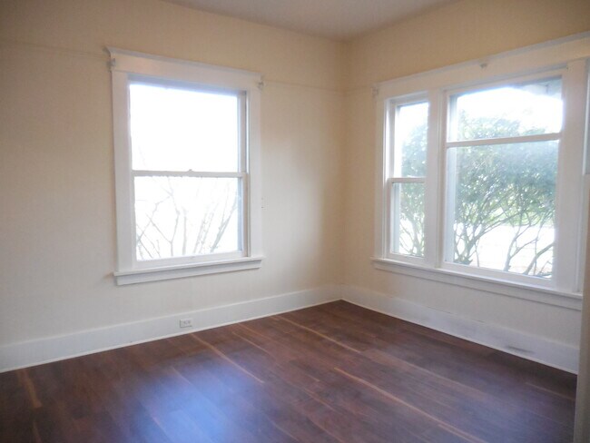 Main floor bedroom - 4626 N Mullen St