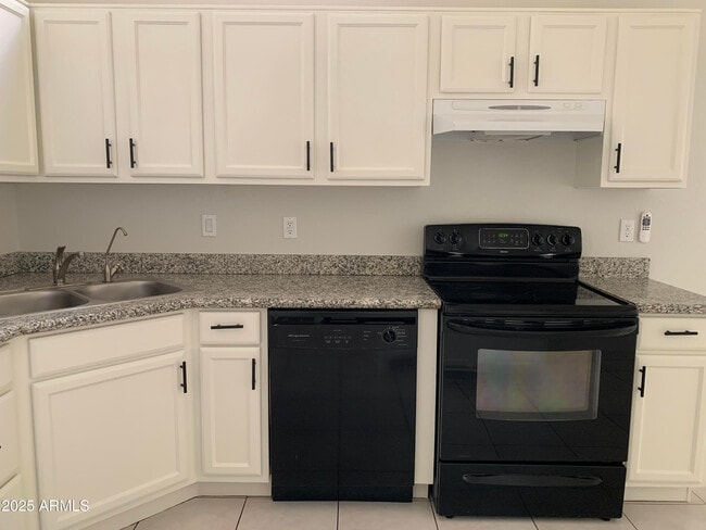 Building Photo - 15440 N 50th Pl