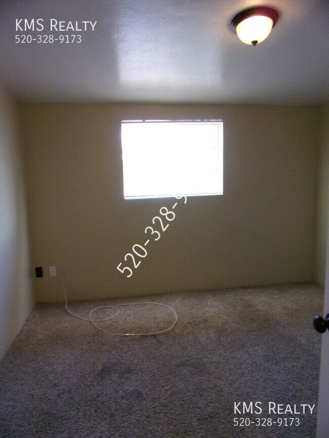 Building Photo - 5625 S Irving Dr