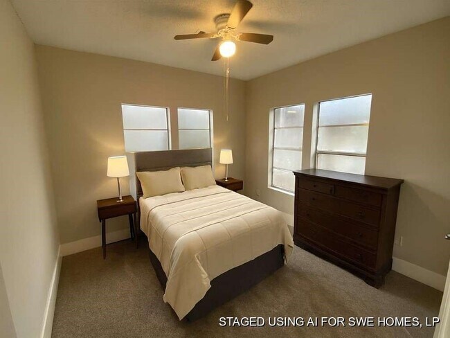 Building Photo - 8213 E Erath St