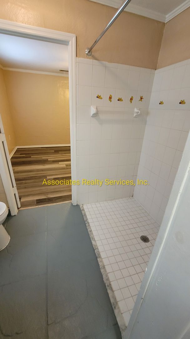 Building Photo - 4 BR, 2 BA  LOOK!!!!   ITS A STEAL!