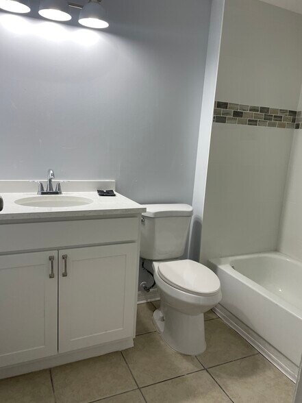 Building Photo - 4927 Sanoma Village