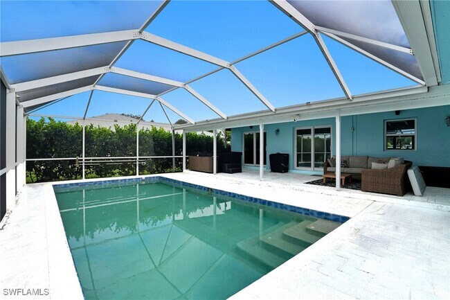 Building Photo - 6163 Plumosa Ave