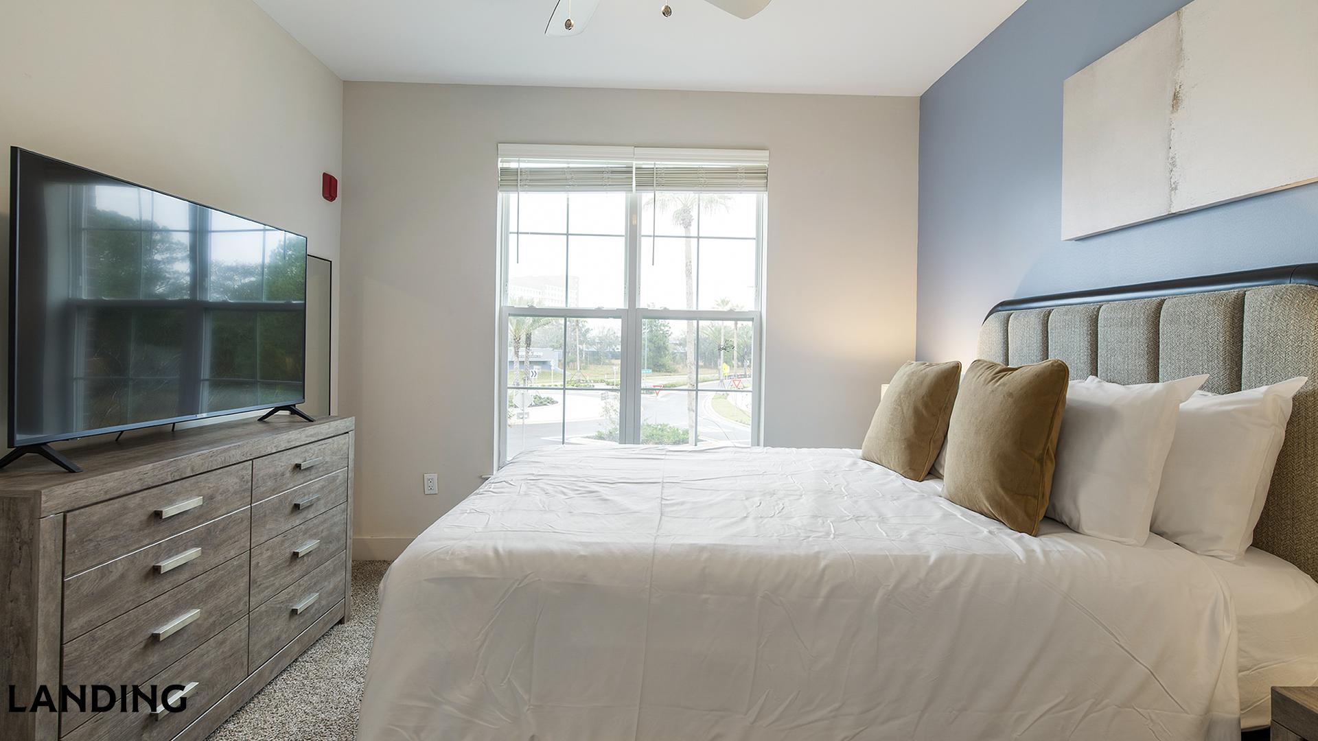 Building Photo - 5885 Lakehurst Dr