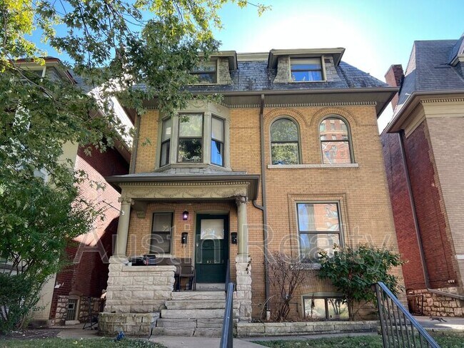 Primary Photo - 4390 McPherson Ave