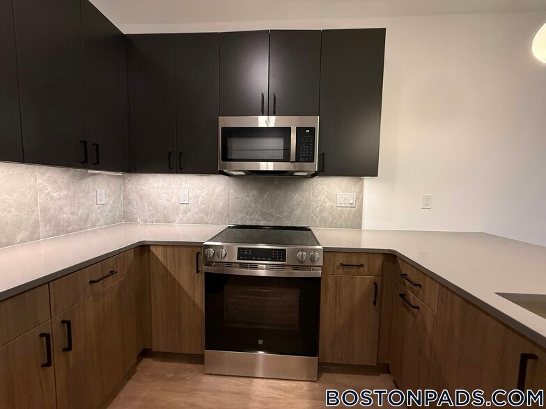 Building Photo - 199 Gardner St