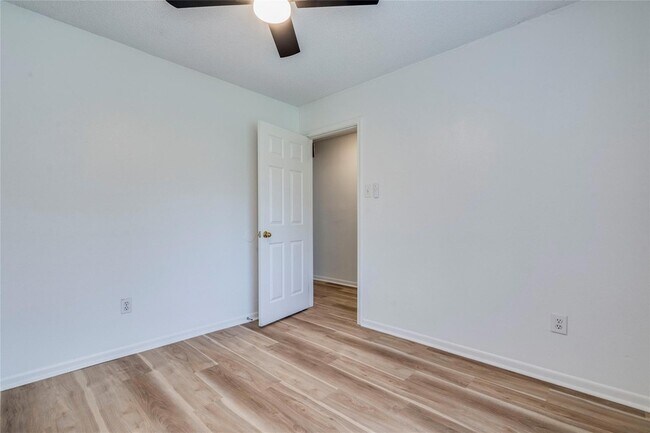 Building Photo - 1306 Glenda Dr