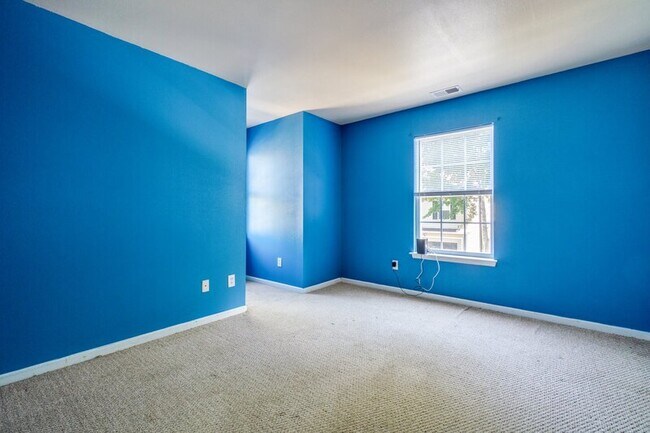 Building Photo - 3701 Bay Crescent