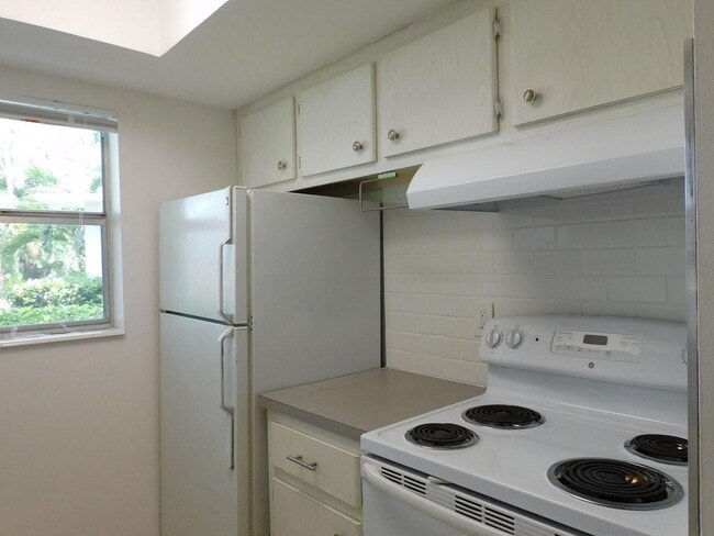 Building Photo - 640 SE 2nd Ave