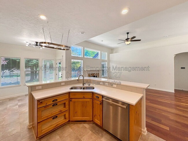 Building Photo - 650 E Whitney Ct