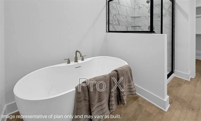 Building Photo - 2431 Longfellow Dr