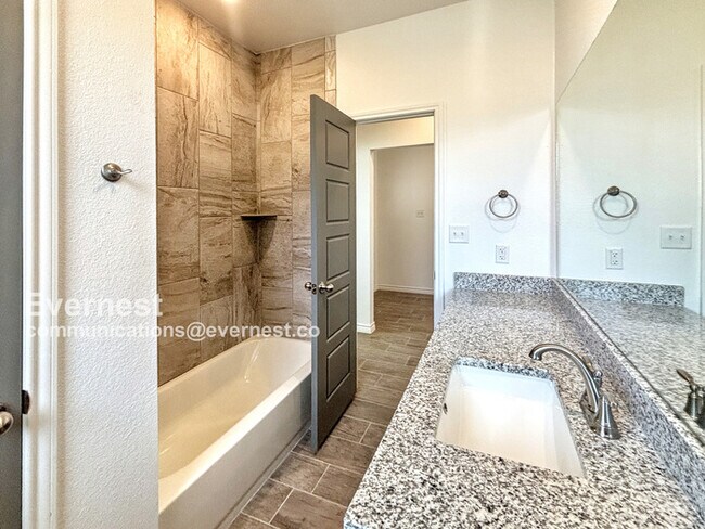 Building Photo - 857 Freedom Cir