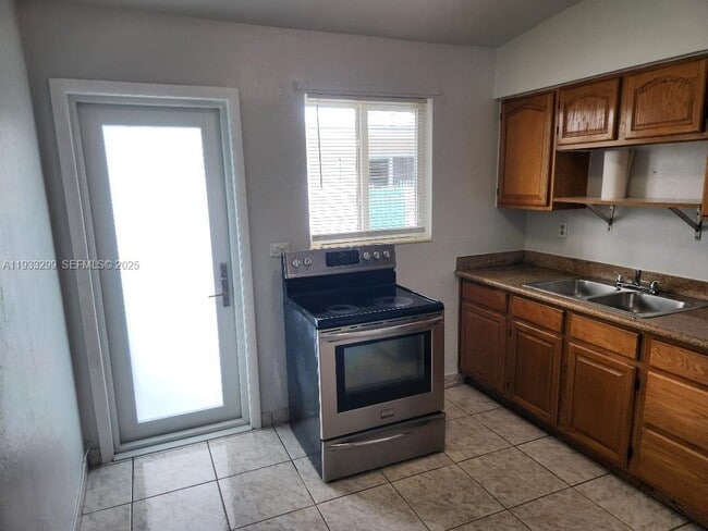 Building Photo - 1261 NW 24th St