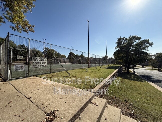 Building Photo - 2932 E 84th St